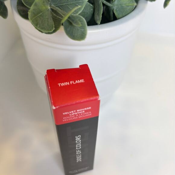 Dose of Colors Twin Flame Classic Red Velvet Mousse Lipstick NIB - Picture 5 of 5